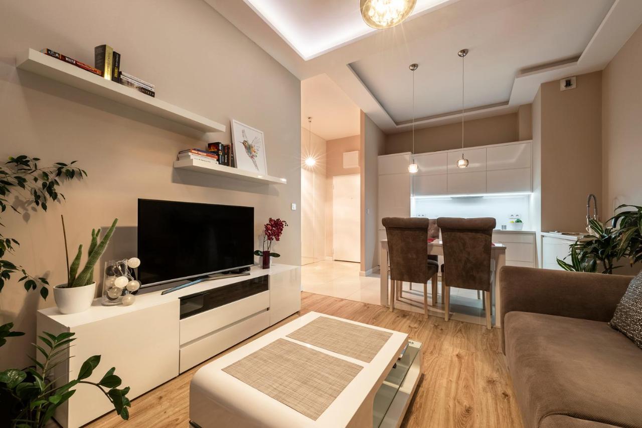 Warsaw - Aparts Lotnisko Okecie Appartement Buitenkant foto