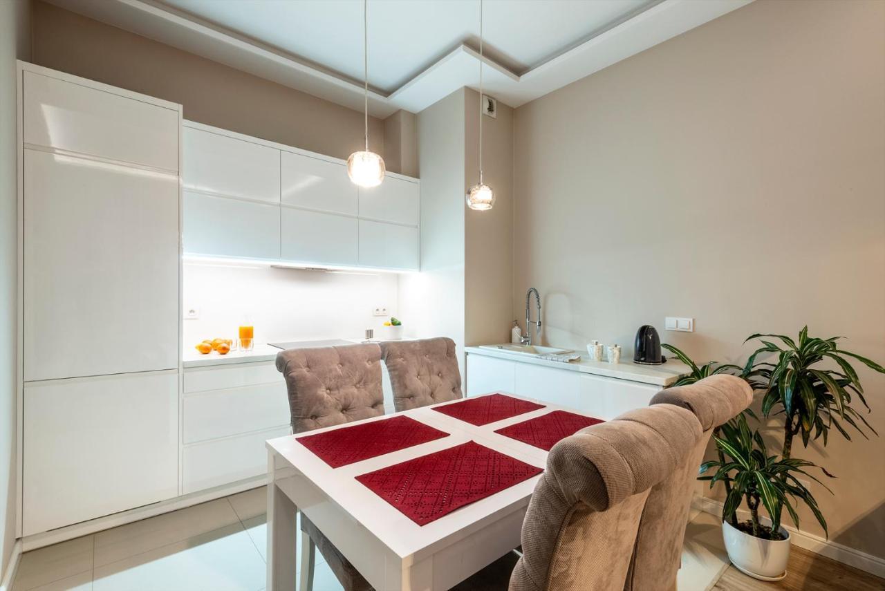Warsaw - Aparts Lotnisko Okecie Appartement Buitenkant foto