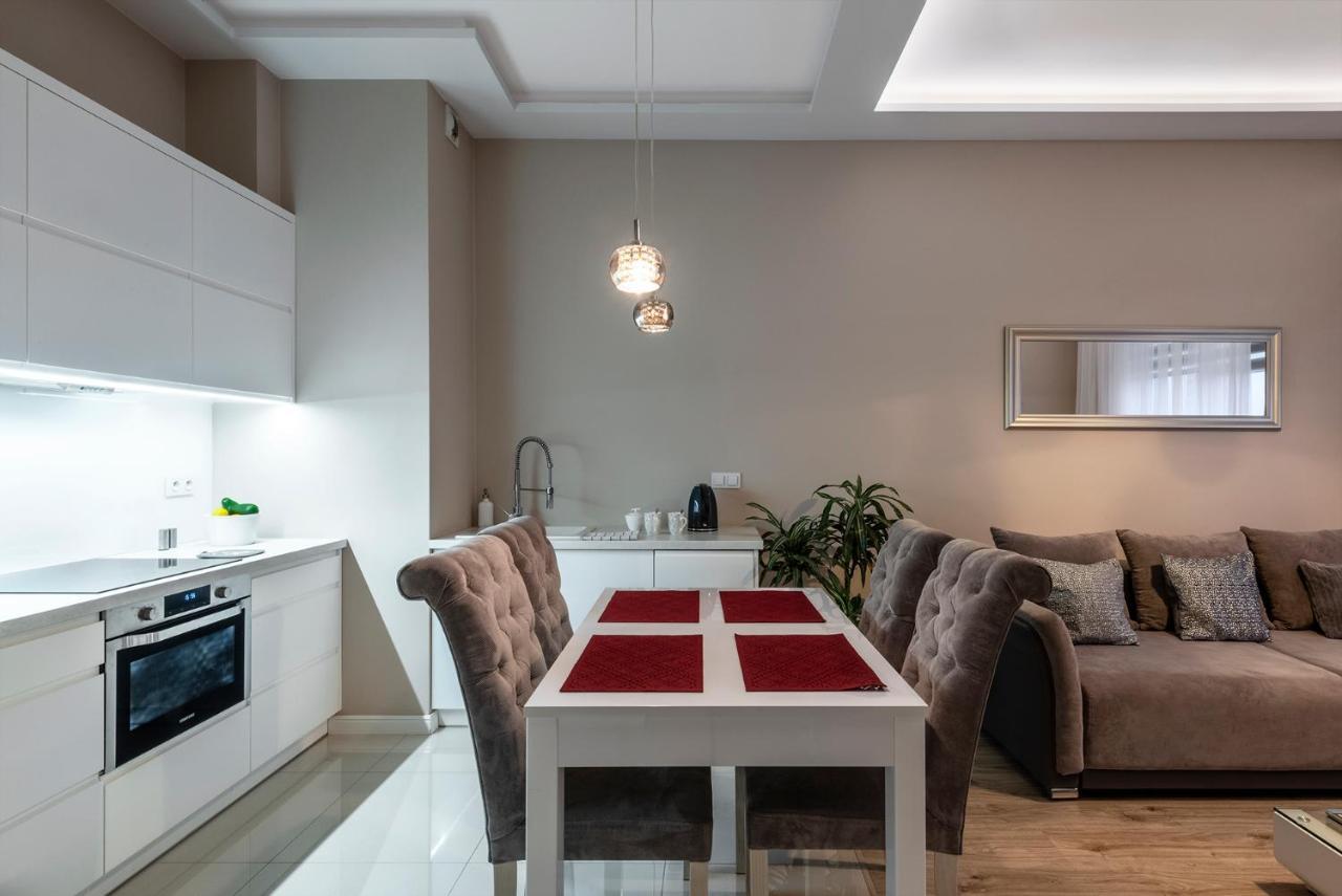 Warsaw - Aparts Lotnisko Okecie Appartement Buitenkant foto