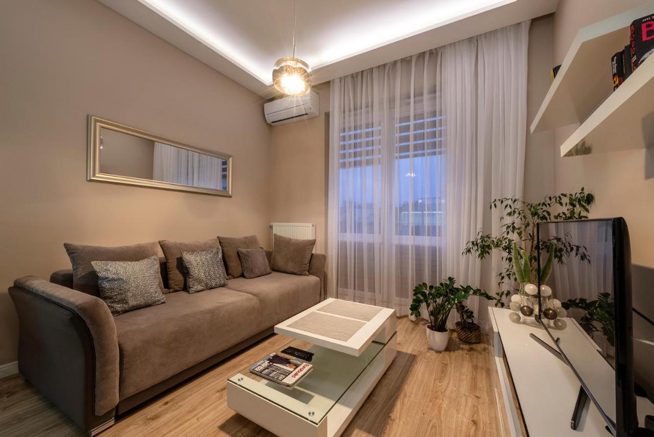 Warsaw - Aparts Lotnisko Okecie Appartement Buitenkant foto